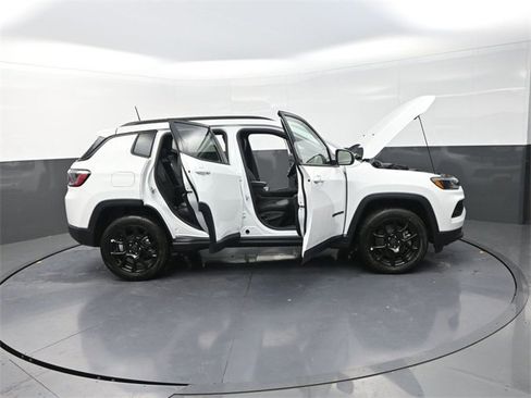 New 2026 Jeep Compass Latitude image 32