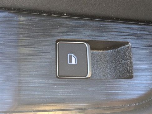 Used 2023 Nissan Rogue SL w/ SL Premium Package image 26