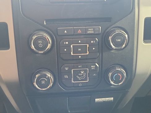 Used 2013 Ford F150 XLT w/ Mid Equipment Group AWD/4WD image 20