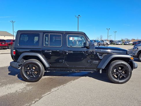 Used 2022 Jeep Wrangler Unlimited Sport AWD/4WD image 25