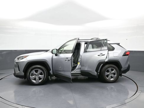 Used 2022 Toyota RAV4 LE AWD/4WD image 42