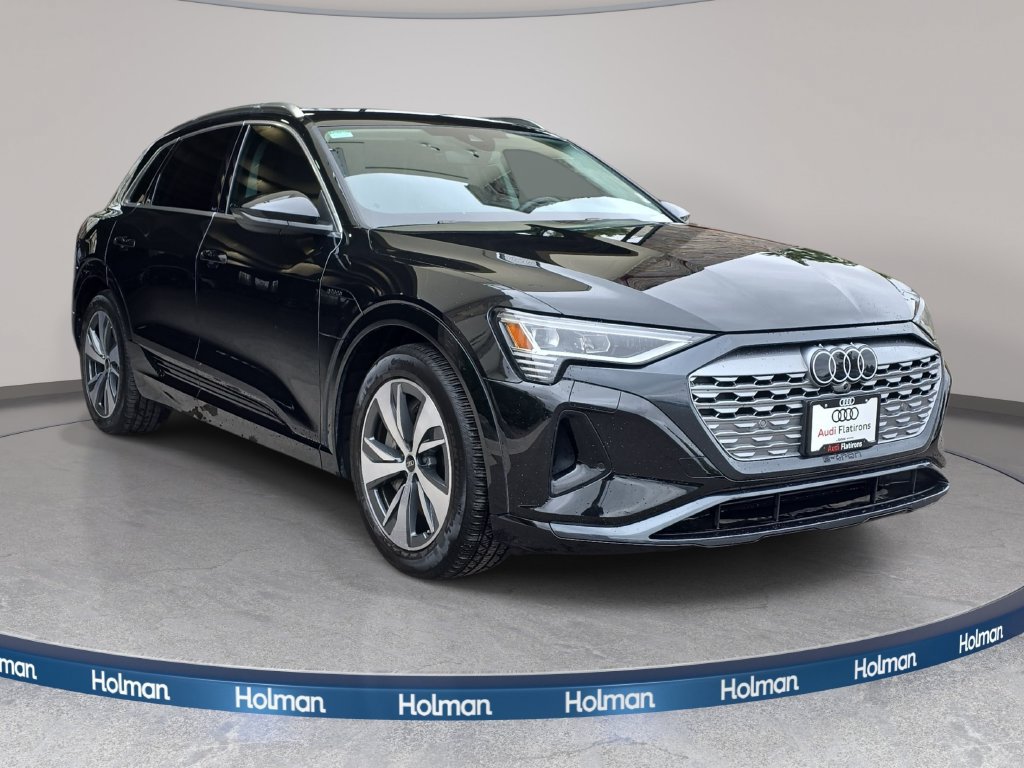 Used 2024 Audi Q8 e-tron Premium AWD/4WD image 4