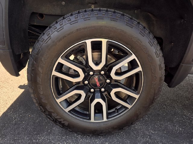 Used 2024 GMC Sierra 1500 AT4 w/ Technology Package AWD/4WD image 12