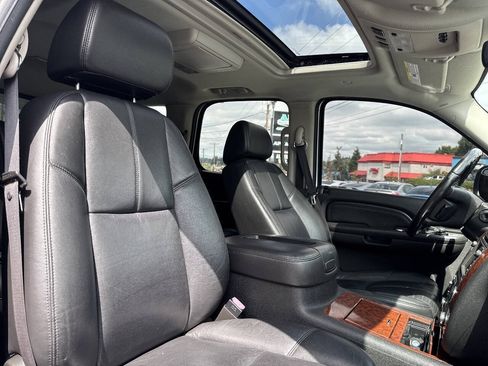 Used 2008 Chevrolet Tahoe LTZ w/ LTZ Preferred Equipment Group AWD/4WD image 16
