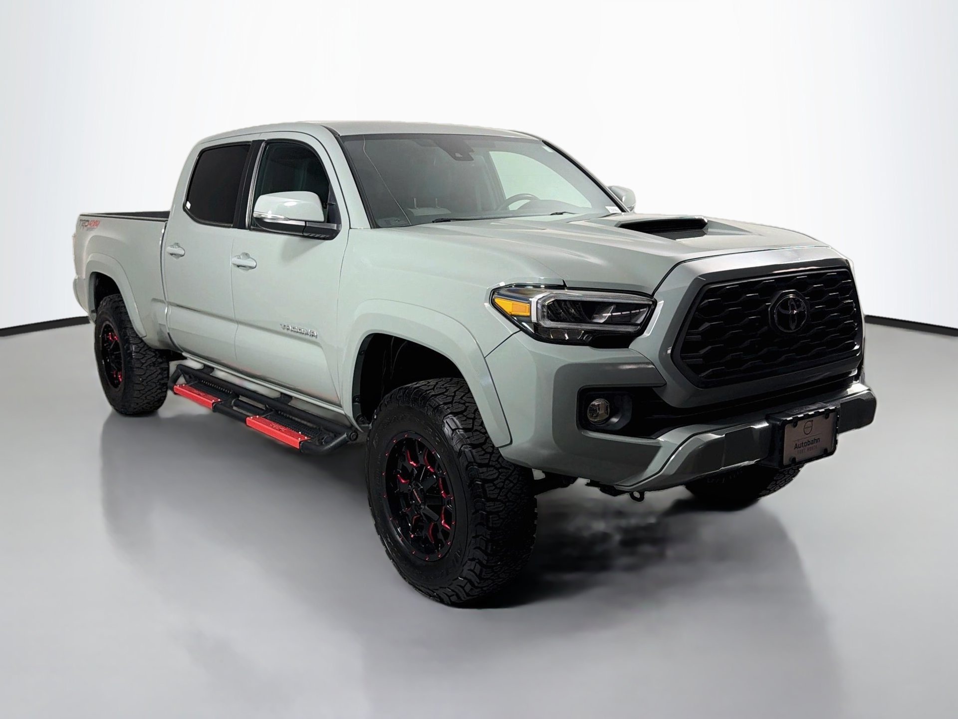 Used 2022 Toyota Tacoma TRD Sport w/ Technology Package AWD/4WD image 3