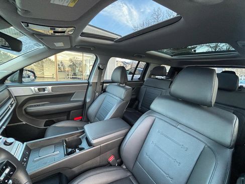 Used 2025 Hyundai Santa Fe Limited image 5