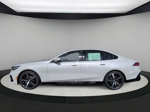 Used 2027 BMW 530i xDrive w/ M Sport Package AWD/4WD image 5