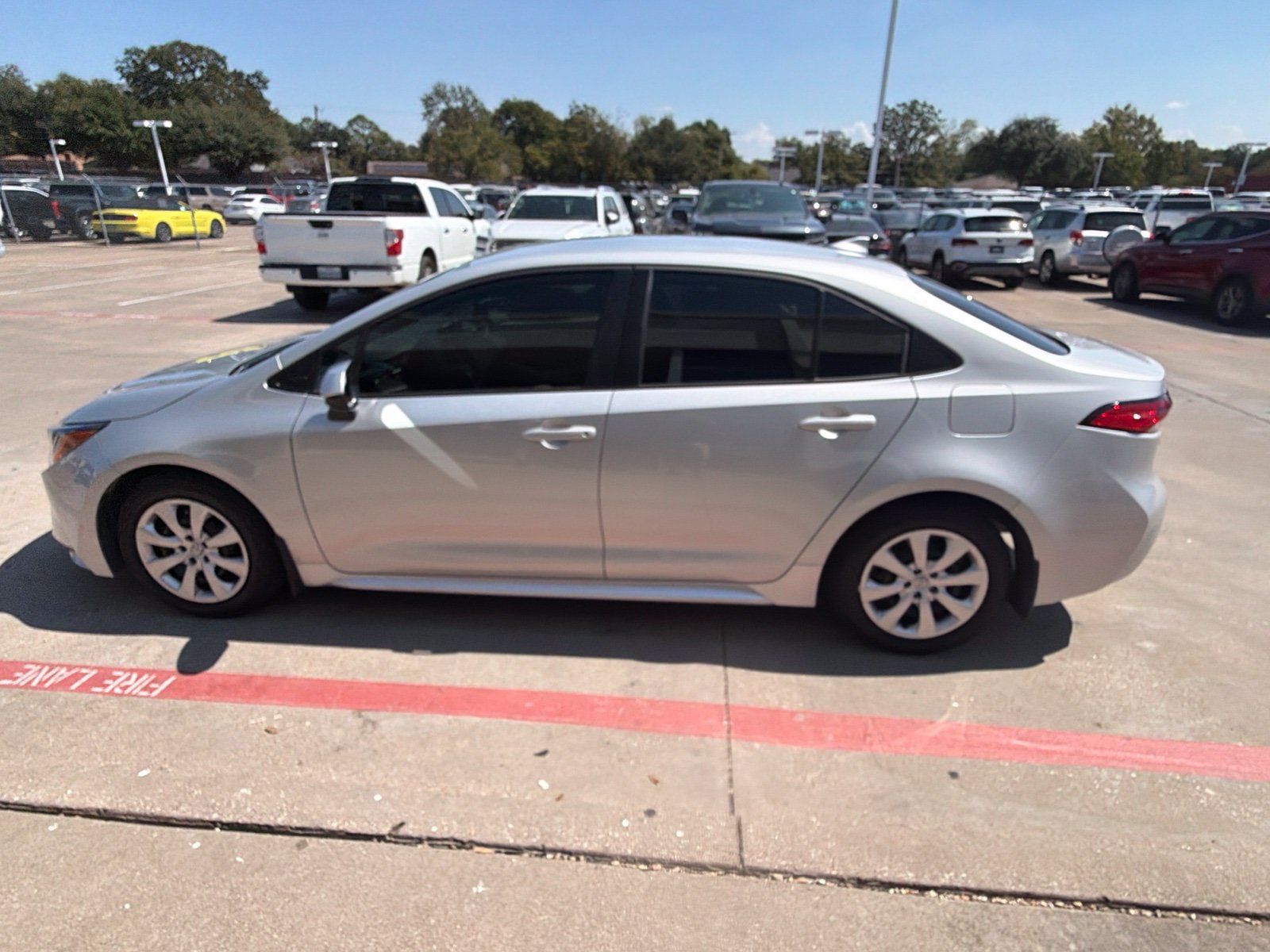 Used 2025 Toyota Corolla LE FWD image 4