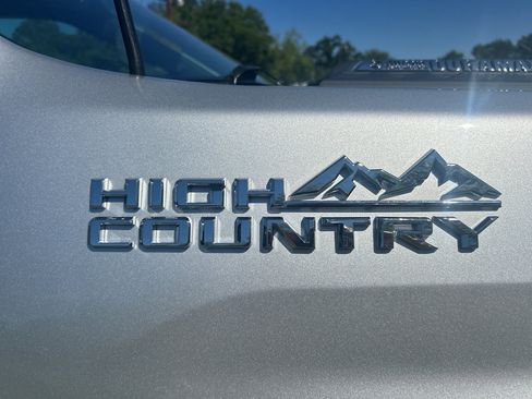 Used 2022 Chevrolet Silverado 2500 High Country w/ Z71 Off-Road Package image 7