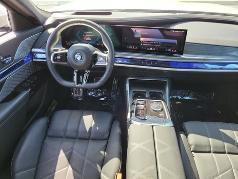 Used 2023 BMW i7 xDrive60 w/ Executive Package 2 AWD/4WD image 12