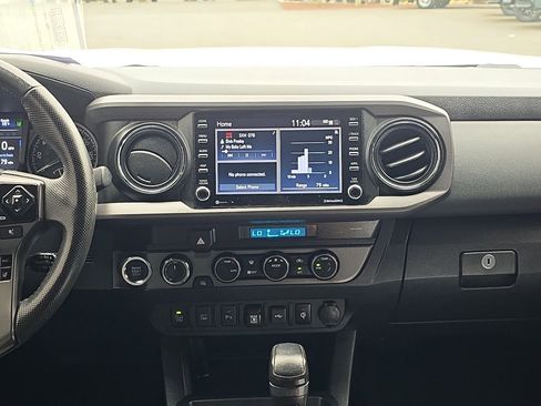 Used 2021 Toyota Tacoma TRD Off-Road w/ Technology Package AWD/4WD image 21