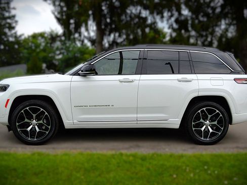 Used 2024 Jeep Grand Cherokee Summit AWD/4WD image 8