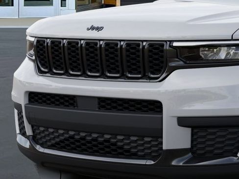 New 2025 Jeep Grand Cherokee L Altitude image 11