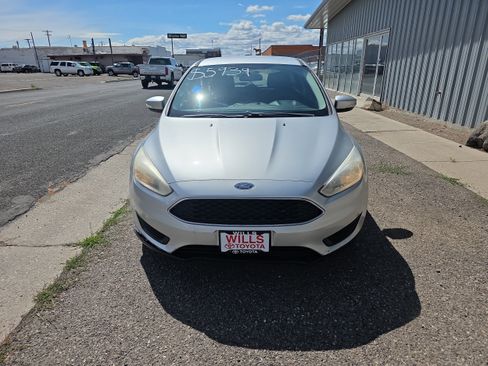 Used 2017 Ford Focus SE FWD image 3
