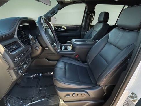 Used 2023 Chevrolet Suburban RST w/ Sport Performance Package image 18