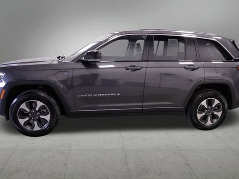 Used 2024 Jeep Grand Cherokee Limited 4xe image 2