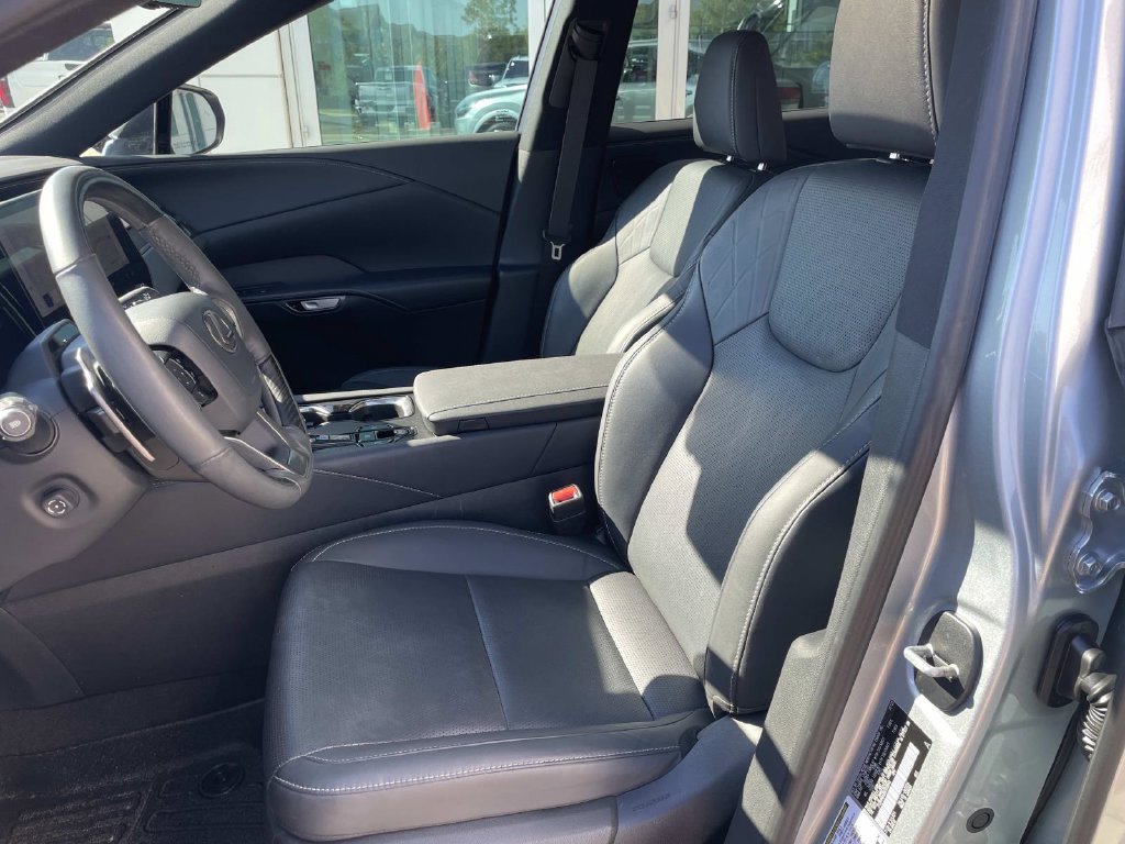 Used 2024 Lexus RX 350 Premium Plus w/ Convenience Package FWD image 17