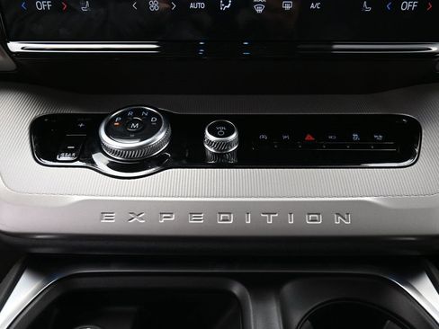 New 2025 Ford Expedition Active image 29