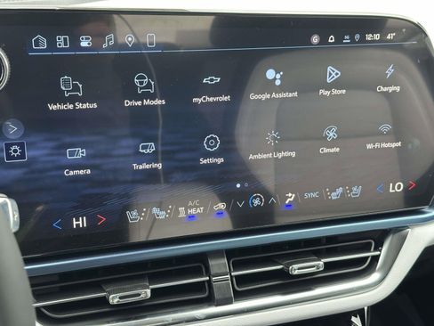 New 2026 Chevrolet Equinox EV LT image 11