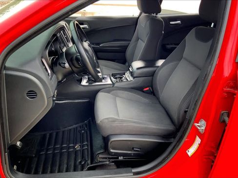 Used 2018 Dodge Charger SXT w/ Blacktop Package image 8