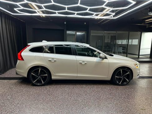 Used 2016 Volvo V60 T6 R-Design Platinum AWD/4WD image 8