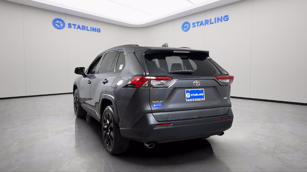 Used 2020 Toyota RAV4 XLE Premium FWD image 7