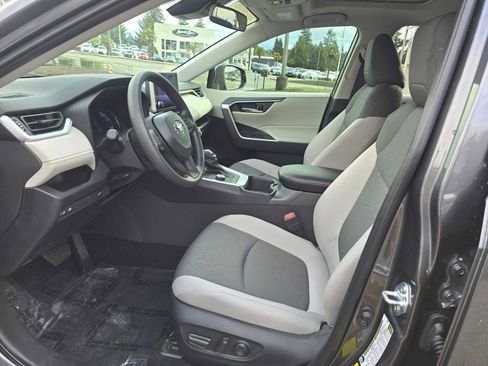 Certified 2025 Toyota RAV4 XLE image 24
