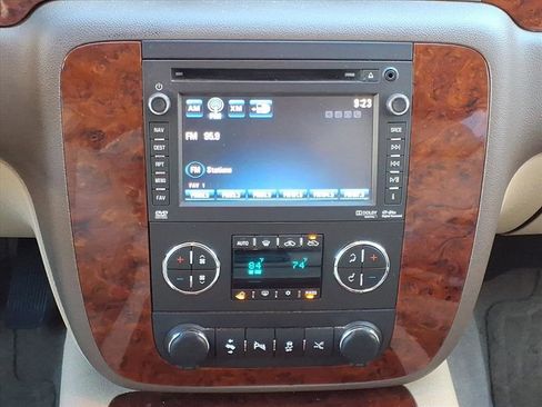 Used 2013 Chevrolet Avalanche LTZ image 8