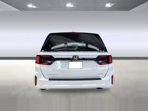 New 2026 Honda Odyssey Touring image 9