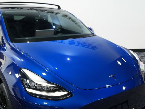 Used 2021 Tesla Model Y Long Range image 12