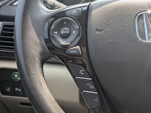 Used 2016 Honda Accord Touring image 11