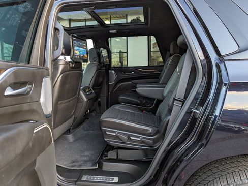 Used 2023 Cadillac Escalade Sport Platinum w/ LPO, Floor Liner Package image 38