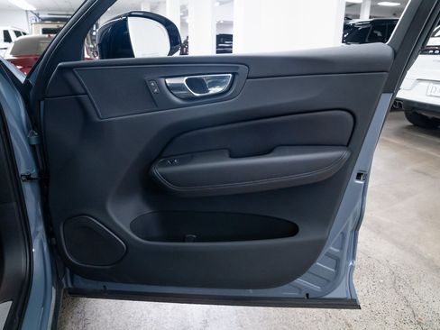 Used 2023 Volvo XC60 B5 Plus image 23