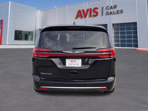 Used 2025 Chrysler Pacifica Select FWD image 7