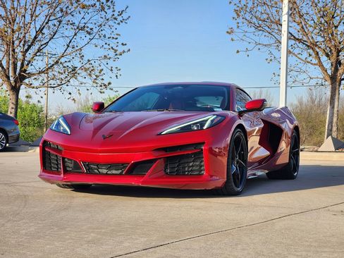 Used 2025 Chevrolet Corvette E-Ray AWD/4WD image 3