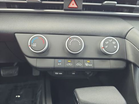 Certified 2021 Hyundai Elantra SE FWD image 18