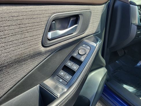 Used 2023 Nissan Rogue SV image 18