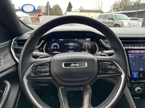 Used 2023 Jeep Grand Cherokee Overland image 18