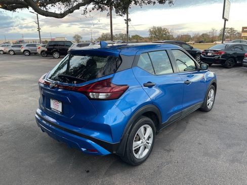 Used 2021 Nissan Kicks S image 4