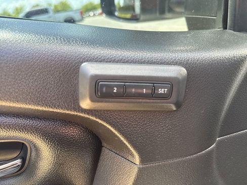 Used 2019 Nissan Titan PRO-4X w/ Pro-4x Convenience Package AWD/4WD image 14