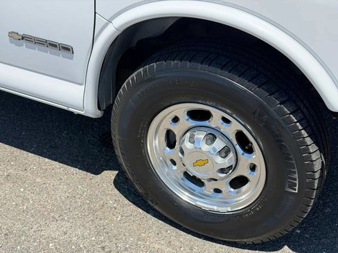 Used 2001 Chevrolet Express 3500 RWD image 19