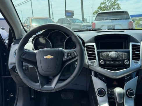Used 2013 Chevrolet Cruze LS FWD image 12