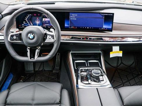 Used 2025 BMW 740i xDrive image 22