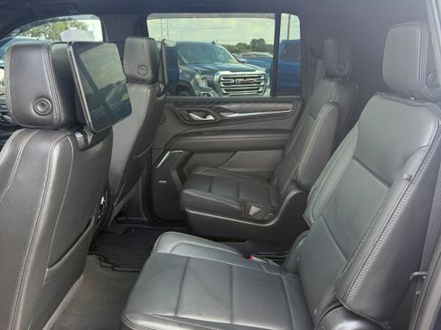 Used 2023 GMC Yukon XL Denali AWD/4WD image 15