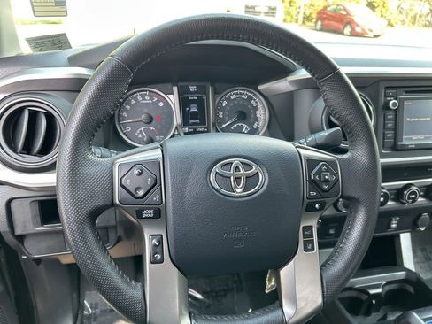 Used 2018 Toyota Tacoma SR5 image 11