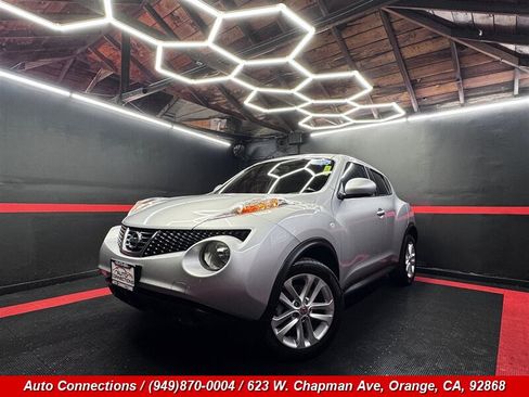 Used 2013 Nissan Juke SV FWD image 2