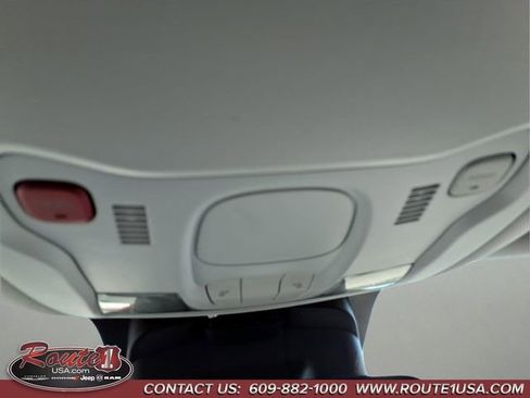 Used 2023 Jeep Renegade Latitude AWD/4WD image 36