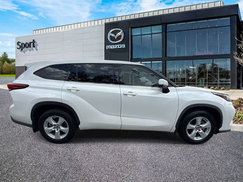Used 2020 Toyota Highlander L AWD/4WD image 2