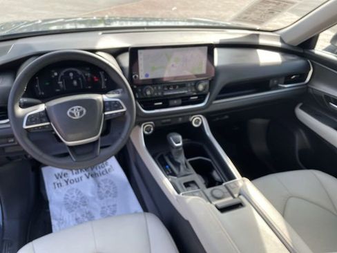 Used 2025 Toyota Grand Highlander AWD Hybrid image 17