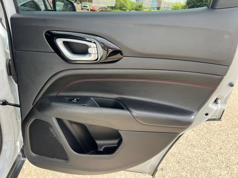 Used 2025 Jeep Compass Trailhawk AWD/4WD image 32